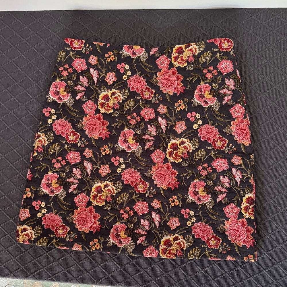 LOFT Floral Women's Skirt - Black and Pink, Women’s 2 - Picture 4 of 7